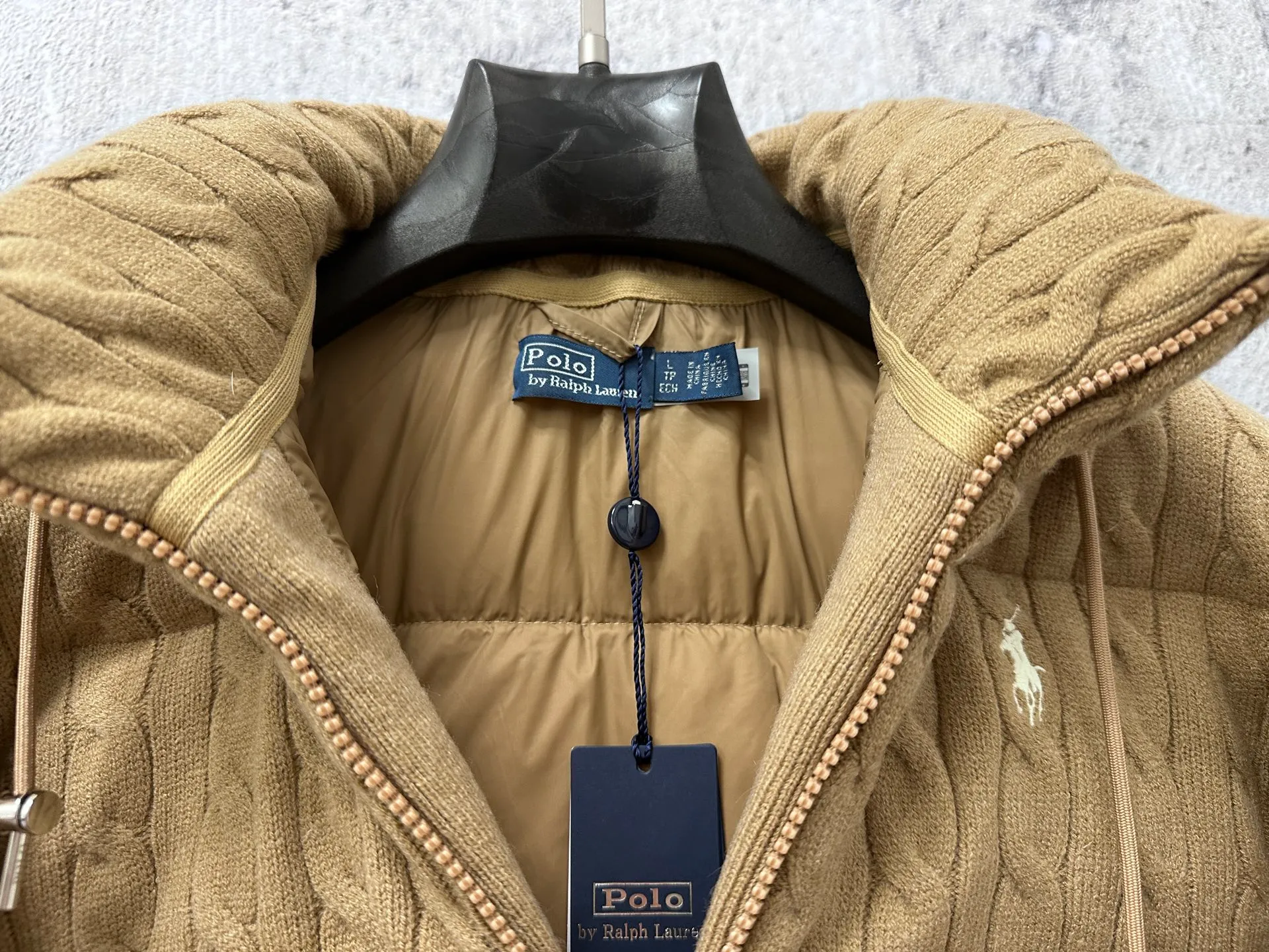 ￼ P1000 【Rah Lauren】Ralph Lauren cable down jacket. The warmth of winter is within reach. Combining classic cable knit with warm down, Rah Lauren's texture choice. Warm winter colors, the answer to classics and style. ❄️Needless to say, the texture speaks for itself and defines your winter style. Color Black Khaki Size S-XL